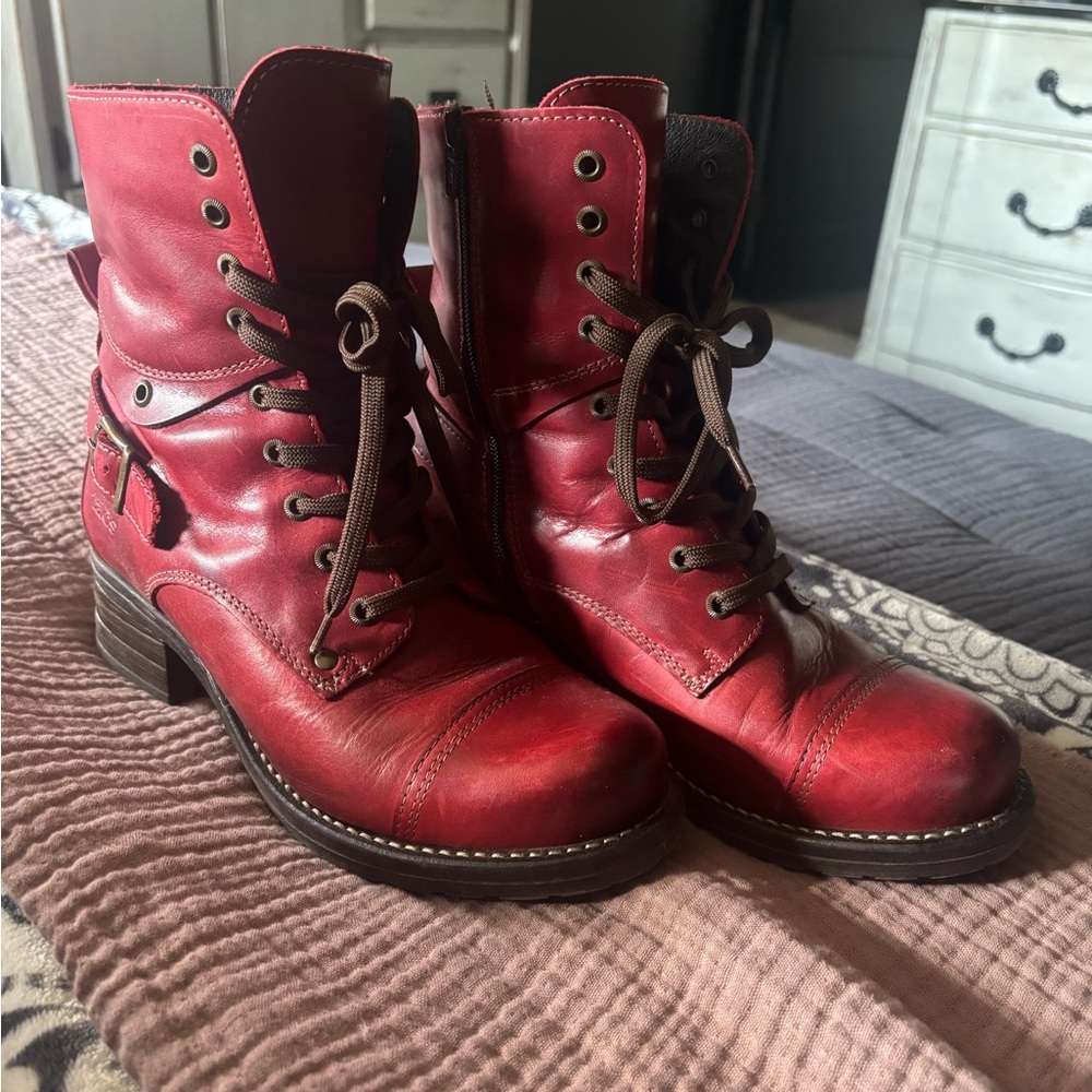 Taos Crave Women's Red Boots Size 39